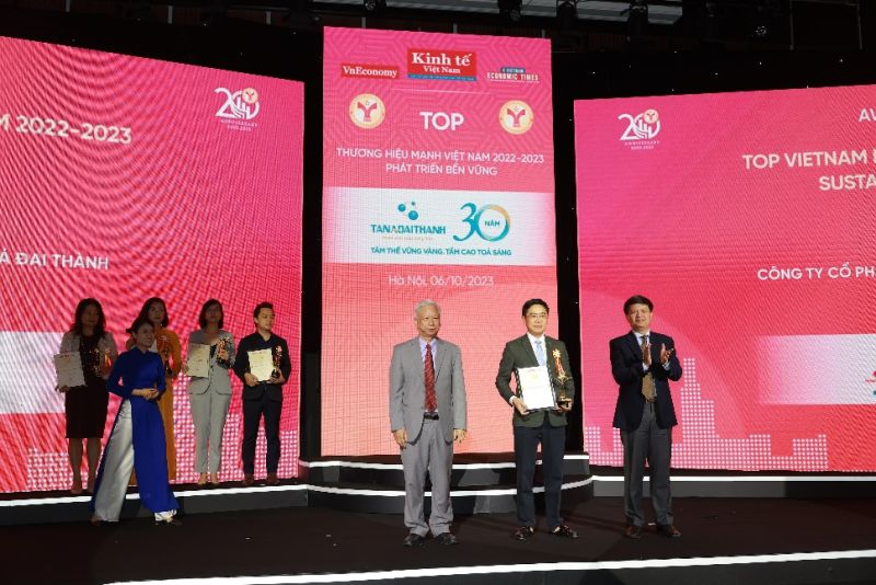 Tập đoàn Tân Á Đại Thành nhận danh hiệu Top 10 Thương hiệu Mạnh – Phát triển bền vững 2023