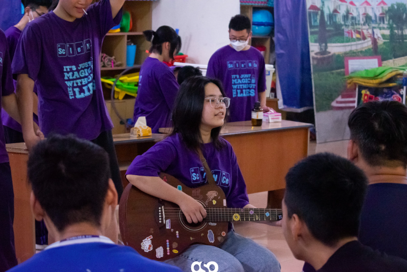 Buổi sinh hoạt âm nhạc của các học sinh trường THPT Chuyên Sư Phạm