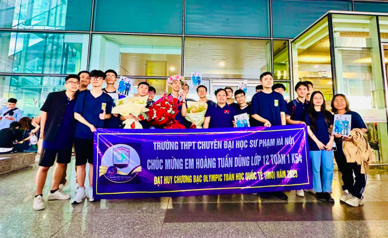 Học sinh Hoàng Tuấn Dũng giành huy chương bạc Olympic Toán Quốc tế (IMO) năm 2023 Học sinh Hoàng Tuấn Dũng giành huy chương bạc Olympic Toán Quốc tế (IMO) năm 2023