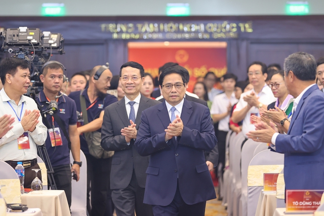 Thủ tướng Chính phủ Phạm Minh Chính đến dự Chương trình chào mừng Ngày Chuyển đổi số quốc gia. Ảnh VGP/Nhật Bắc.