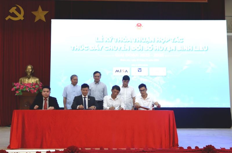 Huyện Bình Liêu ký kết thỏa thuận hợp tác với các đơn vị hỗ trợ thúc đẩy chuyển đổi số tại địa phương.