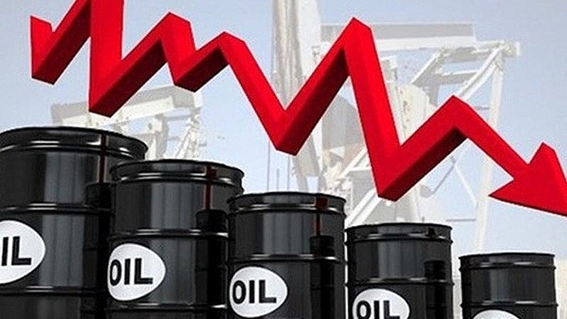 Giá xăng giảm nhiều nhất là 1.798 đồng/lít; giá dầu giảm nhiều nhất là 1.352 đồng/lít. Ảnh internet.