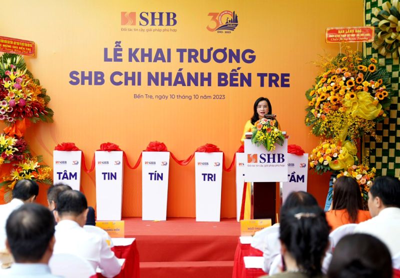 Phát biểu tại Lễ khai trương, Tổng Giám đốc Ngô Thu Hà nhấn mạnh SHB Bến Tre sẽ hoạt động an toàn, hiệu quả, phát triển vững mạnh đóng góp vào sự phát triển kinh tế xã hội của tỉnh Bến Tre nói riêng và cả nước nói chung