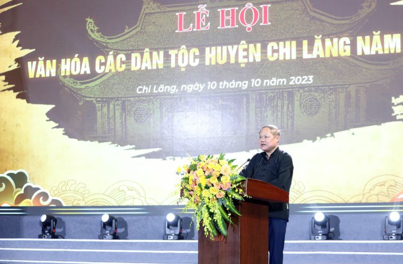 Chủ tịch UBND huyện Chi Lăng Vi Nông Trường phát biểu khai mạc lễ hội