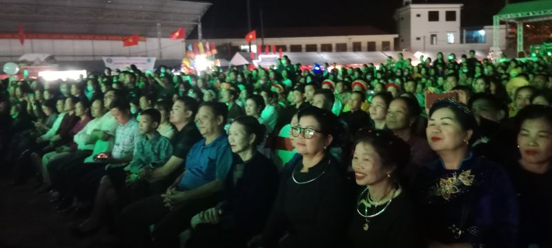 Lễ hội thu hút đông đảo nhân dân tham dự