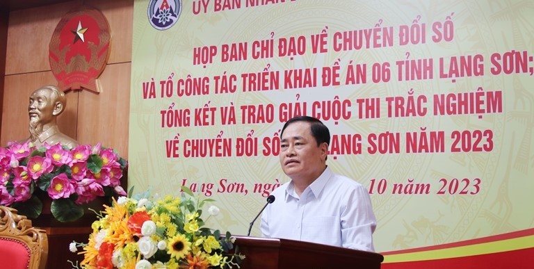 Chủ tịch UBND tỉnh Lạng Sơn Hồ Tiến Thiệu phát biểu chỉ đạo tại cuộc họp