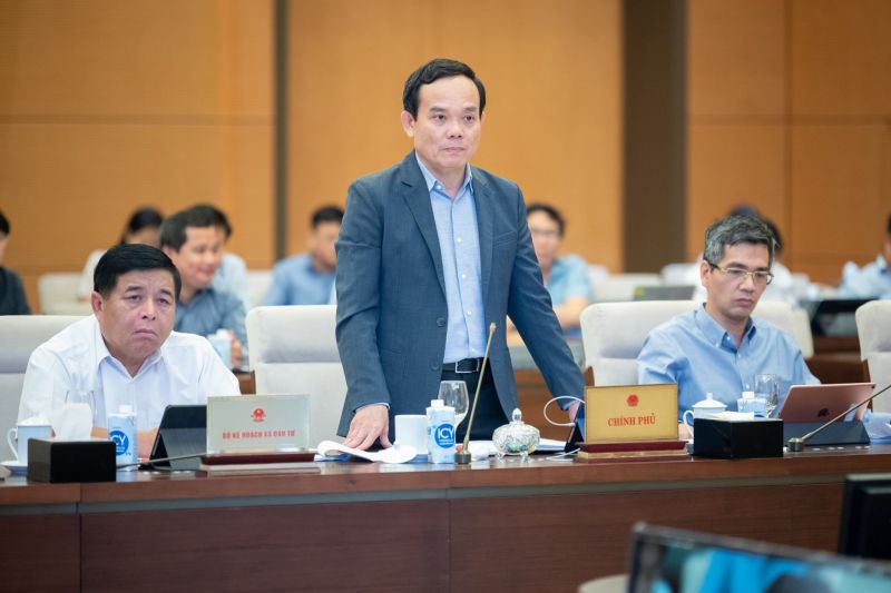Phó Thủ tướng Chính phủ Trần Lưu Quang cho biết Chính phủ sẽ tiếp thu nghiêm túc ý kiến của UBTVQH, Chính phủ sẽ cố gắng báo cáo giải trình đúng hạn. Ảnh quochoi.vn