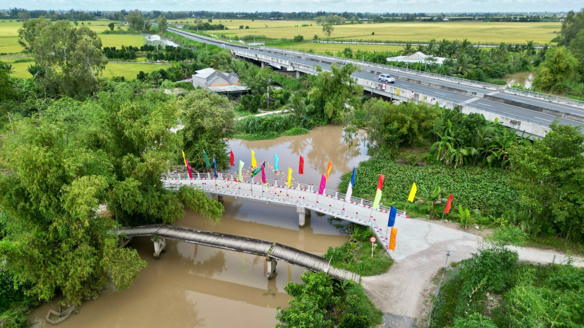 Chương trình được Nhựa Tiền Phong khởi xướng vào năm 2017 với mục đích xây dựng những cây cầu dân sinh cho các địa phương trên cả nước