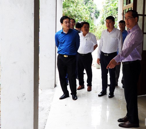 Phó chủ tịch Thường trực UBND tỉnh Lạng Sơn Dương Xuân Huyên kiểm tra thực tế tiến độ thi công tại các dự án đoàn công tác tiến hành kiểm tra
