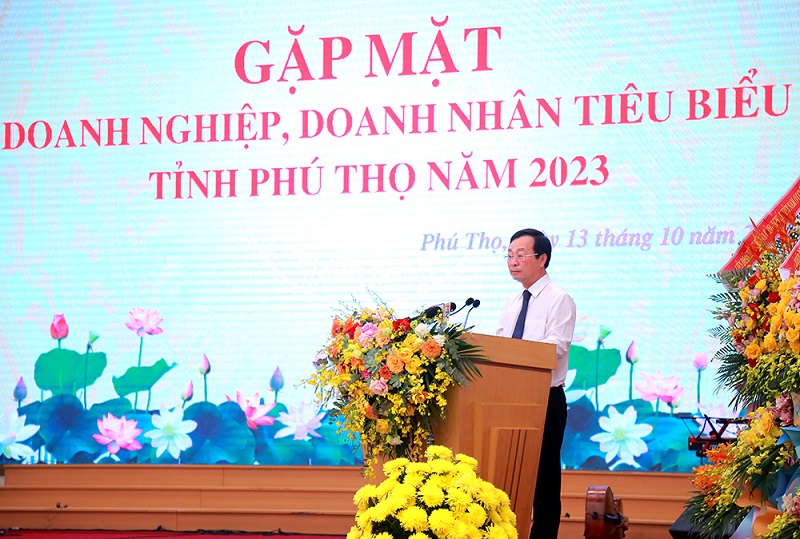 Chủ tịch UBND tỉnh Bùi Văn Quang phát biểu tại buổi gặp mặt