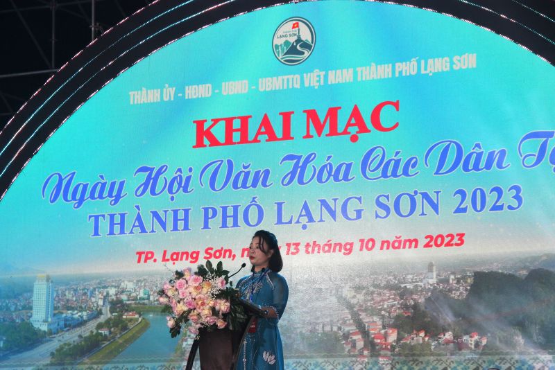 Phó chủ tịch UBND thành phố Lạng Sơn Nguyễn Thị Hồng Vân phát biểu khai mạc