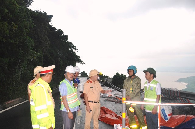 Đường đèo Hải Vân đã chính thức thông xe trở lại