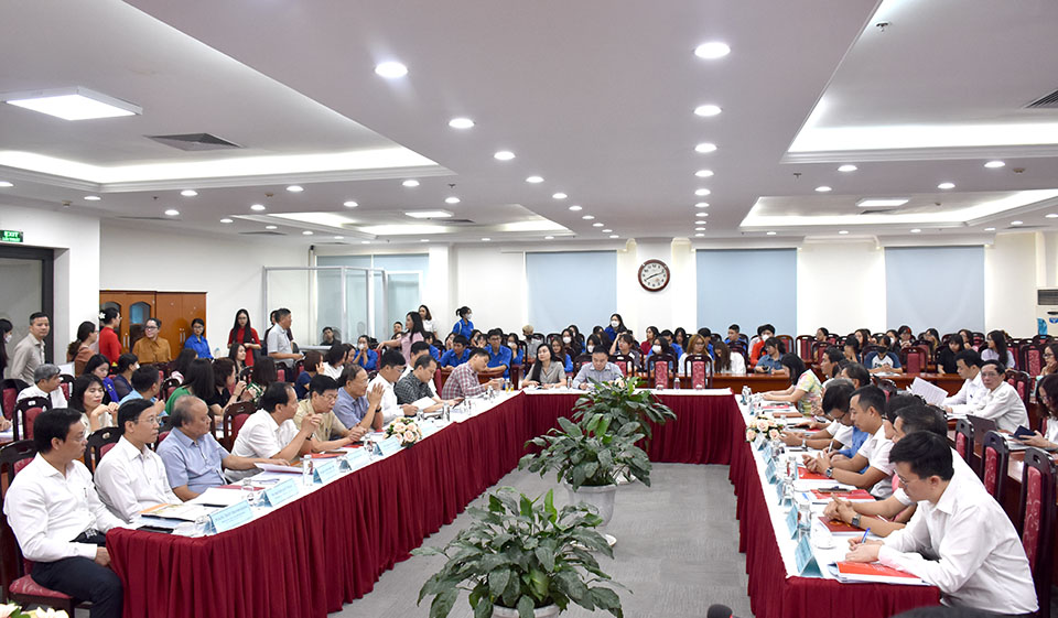Toàn cảnh đại biểu dự Hội thảo“Hoàn thiện cơ chế phối hợp giữa Đảng ủy, Hội đồng trường và Hiệu trưởng trường đại học công lập ở Việt Nam hiện nay”.
