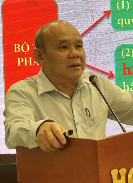 Ông Phạm Dân báo cáo chuyên đề 1.