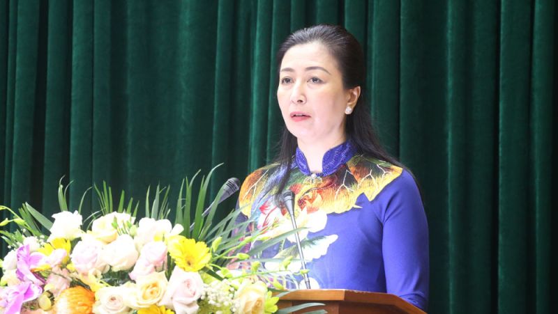 Bà Lê Thị Thu Hồng, Phó Bí thư Thường trực Tỉnh ủy, Chủ tịch HĐND tỉnh phát biểu khai mạc kỳ họp.
