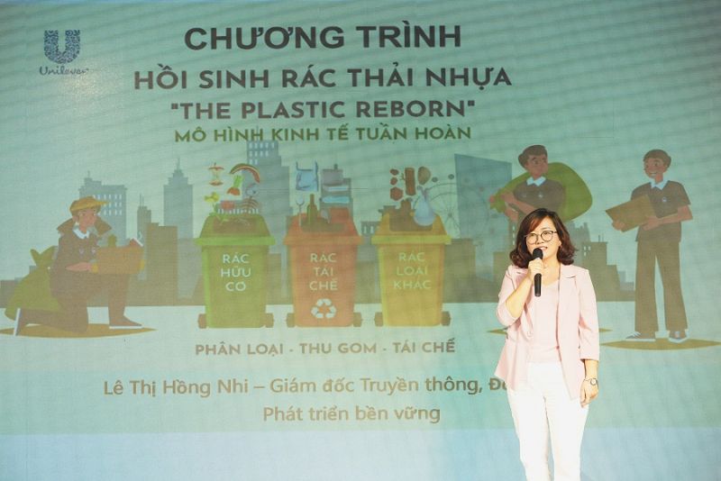 Bà Lê Thị Hồng Nhi – Giám đốc Truyền thông và Đối ngoại Unilever Việt Nam chia sẻ tại chương trình “Lễ tôn vinh những chiến binh xanh vì một Việt Nam văn minh với rác”.