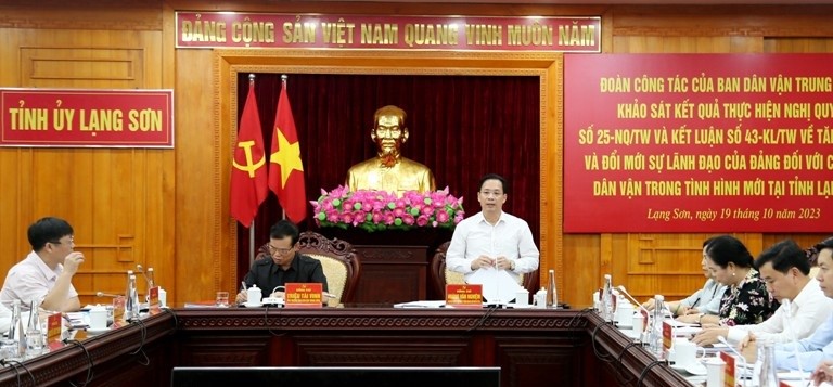 Phó Bí thư Thường trực Tỉnh ủy Lạng Sơn Hoàng Văn Nghiệm phát biểu tại buổi làm việc
