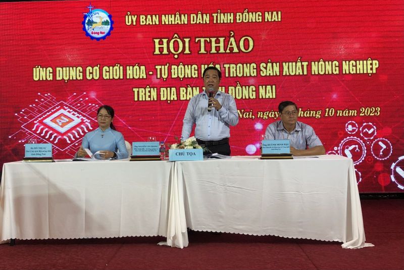 Đại diện Sở Nông nghiệp và Phát triển nông thôn, sở khoa học Công nghệ và hội nông dân tham gia điều hành hội thảo