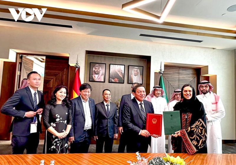 Bộ Văn hóa, Thể thao và Du lịch Việt Nam và Bộ Du lịch Saudi Arabia ký “Chương trình hành động trong lĩnh vực du lịch”