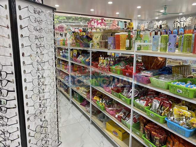 H&agrave;ng ng&agrave;n sản phẩm đang b&agrave;y b&aacute;n tại đ&acirc;y c&oacute; dấu hiệu vi phạm rất lớn những quy định của ph&aacute;p luật về kinh doanh h&agrave;ng h&oacute;a