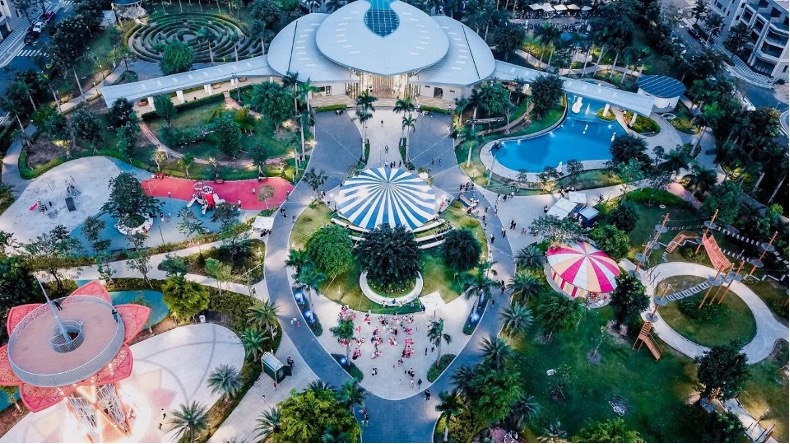 Toàn bộ cảnh quan công viên Sky Park được thiết kế đồng bộ và quy hoạch hiện đại với hàng loạt tiện ích phong phú nhằm mang đến những trải nghiệm sống vượt trội cho cư dân.