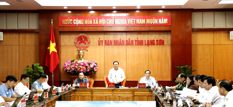 Chủ tịch UBND tỉnh Lạng Sơn Hồ Tiến Thiệu chủ trì phiên họp thường kỳ tháng 10