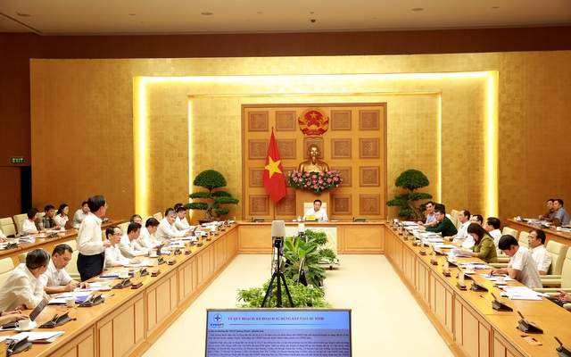 Phó Thủ tướng Trần Hồng Hà yêu cầu các bộ, ngành, địa phương khẩn trương triển khai song song các bước chuẩn bị để khởi công các dự án đường dây 500 kV mạch 3 từ Quảng Trạch đến Phố Nối trong thời gian sớm nhất - Ảnh: VGP/Minh Khôi
