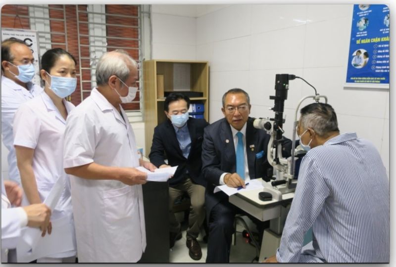 Đoàn công tác Tổ chức Phòng chống mù lòa Châu Á tham gia hội chẩn ngay sau cuộc gặp lãnh đạo Bệnh viện Mắt Hải Phòng