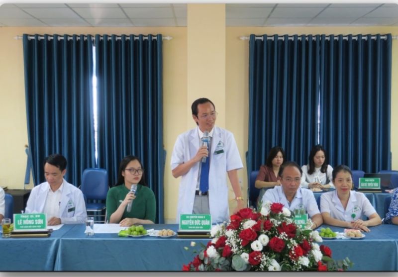 Giám đốc Bệnh viện Mắt Hải Phòng , Bác sĩ chuyên khoa II Nguyễn Đức Quân phát biểu tại cuộc gặp và làm việc với Đoàn