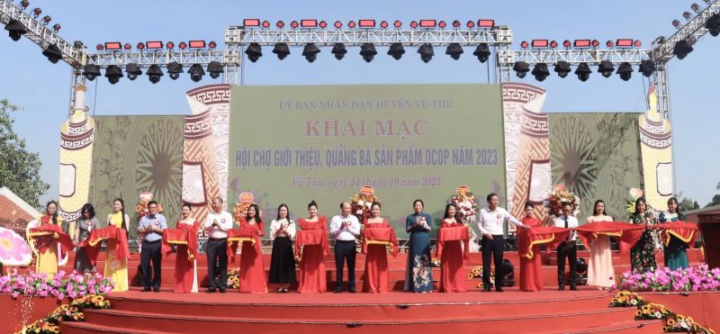Lễ khai mạc Hội chơ giới thiệu, quảng bá các sản phẩm OCOP năm 2023 tại huyện Vũ Thư, tỉnh Thái Bình