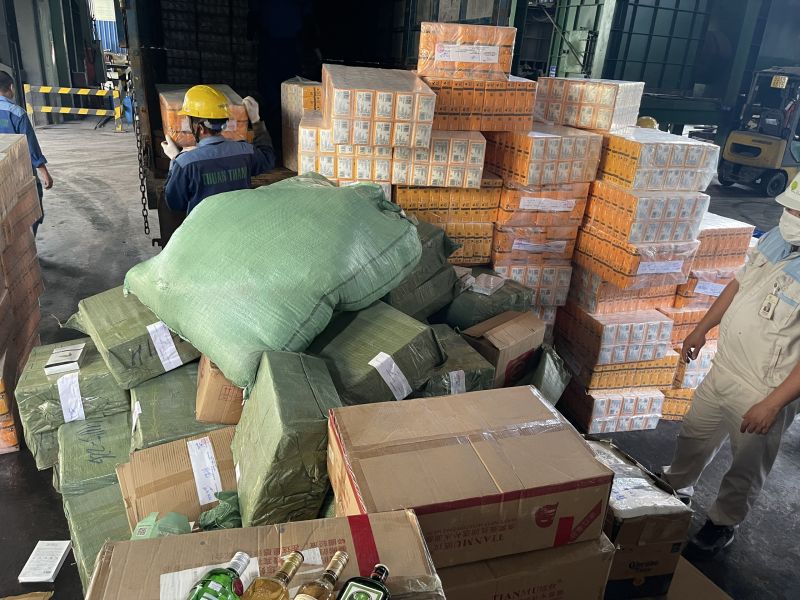 Nhiều lạo hàng hóa vi phạm bị tiêu hủy Nhiều lạo hàng hóa vi phạm bị tiêu hủy