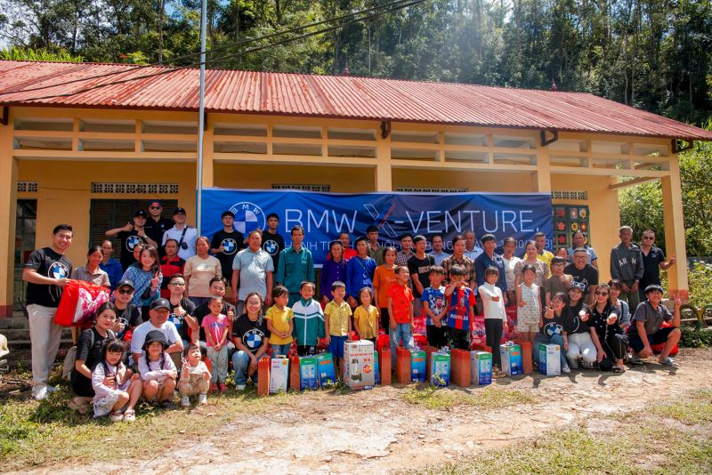 hành trình BMW X-Venture còn có các hoạt động từ thiện tại Phong Châu - một xã thuộc huyện Trùng Khánh, tỉnh Cao Bằng.