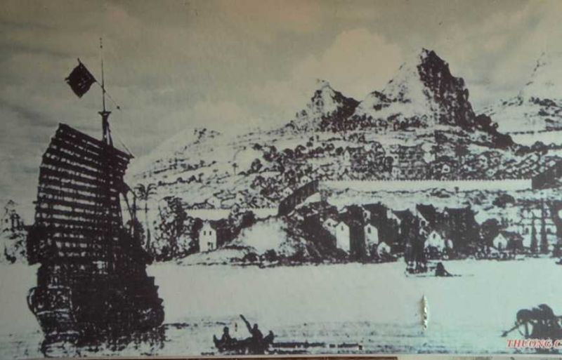 Bức tranh của họa sĩ Tây Ban Nha phác họa bến Cái Làng thuộc thương cảng Vân Đồn, hiện được lưu giữ tại đình Quan Lạn (huyện Vân Đồn)