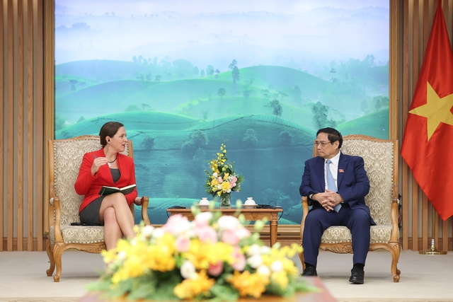 Thủ tướng Phạm Minh Chính và Kinh tế trưởng Bộ Ngoại giao Hoa Kỳ Emily Blanchard - Ảnh: VGP/Nhật Bắc
