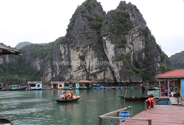 Từ ngày 28/10/2023, cấm các phương tiện tàu, thuyền, đò gắn máy hoạt động trong khu vực vùng nước vui chơi giải trí làng chài Cửa Vạn