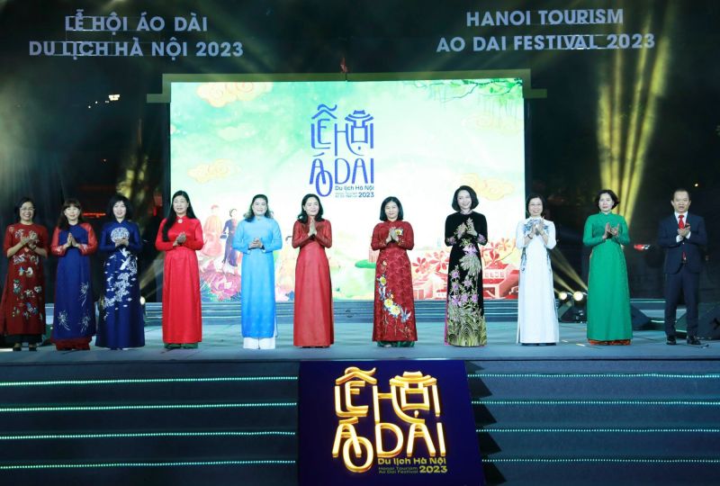 Tiếp nối thành công năm 2022, sự kiện Lễ hội Áo dài Du lịch Hà Nội được thành phố chỉ đạo sẽ là sự kiện được tổ chức thường niên.
