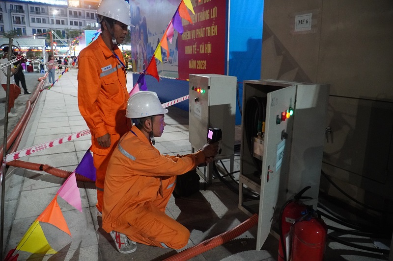 47 Các điểm trực kiểm tra thông số kỹ thuật đảm bảo cấp điện cho Lễ kỷ niệm 60 năm thành lập tỉnh Quảng Ninh