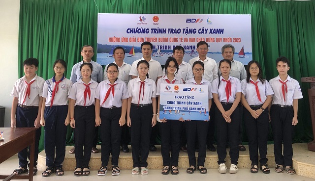 Bình Định: Trao tặng “Công trình cây xanh - Hành trình phủ xanh biển”