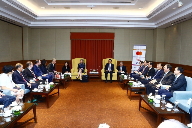 Phó Thủ tướng Trần Lưu Quang đã tiếp lãnh đạo, đại diện một số doanh nghiệp Hoa Kỳ, gồm AES, Apple, Intel, Mastercard, KKR, J.P. Morgan, Asia Group Advisor - Ảnh: VGP/Hải Minh