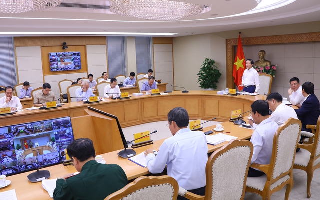 Phó Thủ tướng Trần Hồng Hà cho rằng các địa phương có vai trò rất quan trọng trong việc bảo đảm điều kiện, tính khả thi trong triển khai những dự án nguồn điện, hạ tầng truyền tải, cân đối phụ tải… Ảnh VGP/Minh Khôi.
