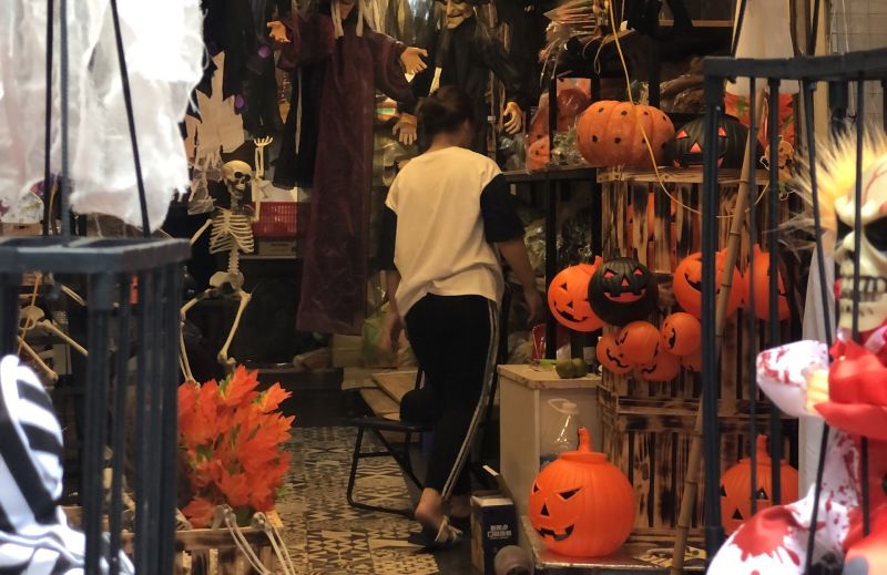 Thị trường đồ chơi Halloween 2023: Sức mua chậm, bán lỗ cũng khó hút khách