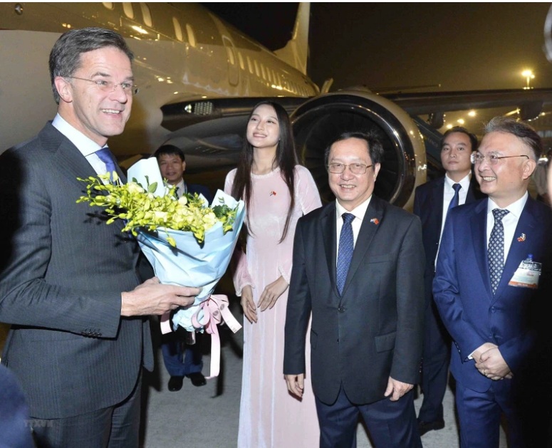 Tối 1/11, Thủ tướng Vương quốc Hà Lan Mark Rutte đến Hà Nội, bắt đầu chuyến thăm chính thức Việt Nam từ ngày 1 đến 2/11, theo lời mời của Thủ tướng Chính phủ nước Cộng hòa Xã hội Chủ nghĩa Việt Nam Phạm Minh Chính.