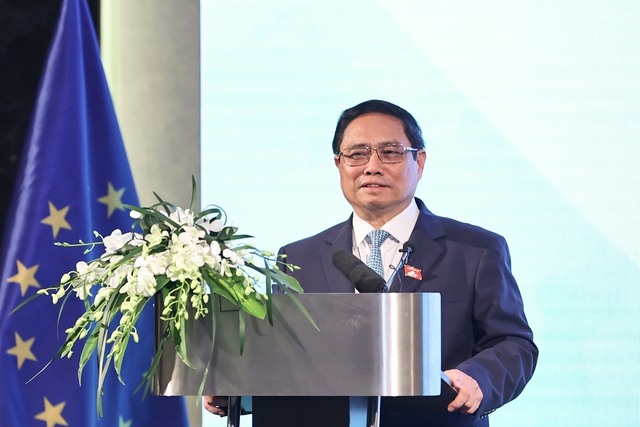 Thủ tướng Phạm Minh Chính khẳng định, Việt Nam hướng tới sản xuất xanh, xuất khẩu xanh và năng lượng xanh, luôn ủng hộ và sẽ thực hiện nghiêm các quy định của EU về sản xuất bền vững - Ảnh: VGP/Nhật Bắc