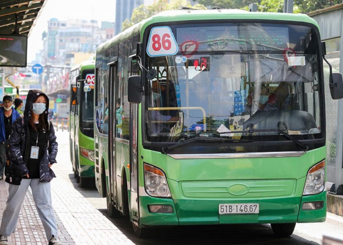 Hành khách ở TP.HCM có thể xuất trình VNeID khi đi xe bus