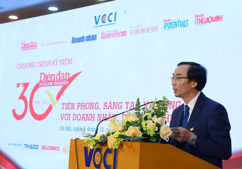 Nhà báo Nguyễn Linh Anh – Phó Tổng Biên tập Phụ trách Tạp chí Diễn đàn Doanh nghiệp