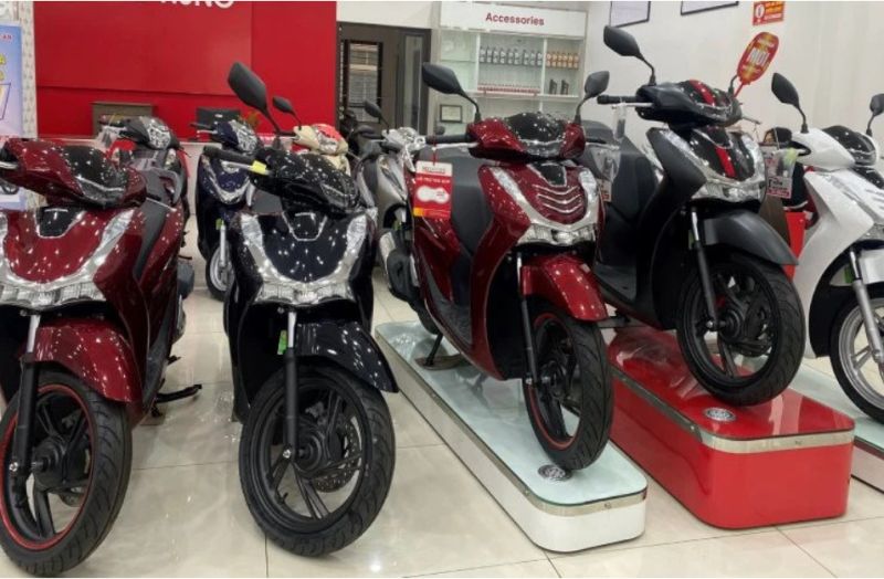 Giá xe máy lao dốc kỷ lục: Honda Vision chỉ còn 31 triệu đồng, SH, Air Blade, Winner X cùng… bán dưới giá đề xuất