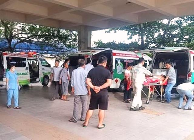 Nổ bình khí ga ở Dung Quất, 9 người bị bỏng được đưa đi cấp cứu