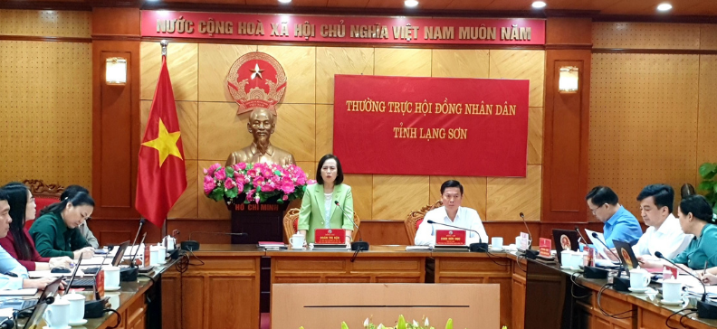 Chủ tịch HĐND tỉnh Lạng Sơn Đoàn Thị Hậu chủ trì phiên họp