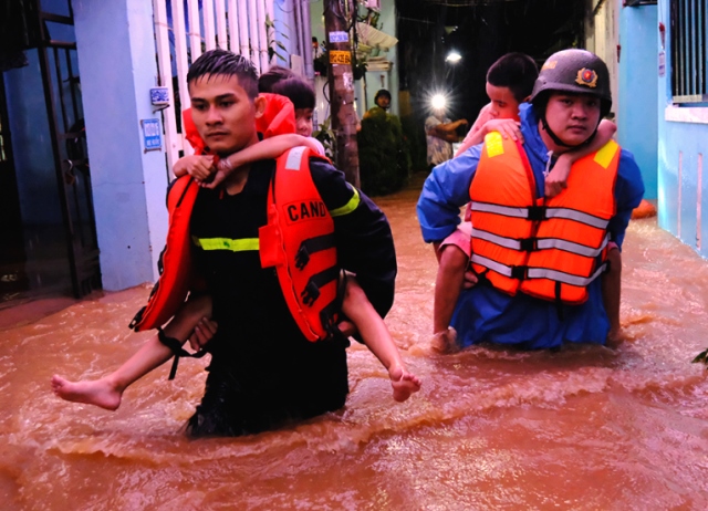 Đến bao giờ người dân vùng “rốn lũ” Mẹ Suốt, quận Liên Chiểu hết bị ngập nước…?