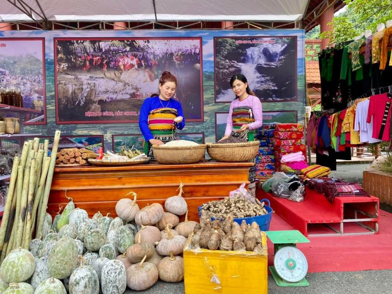 Phiên chợ vùng cao của đồng bào dân tộc thiểu số 11 huyện miền núi tỉnh Thanh Hóa năm 2022